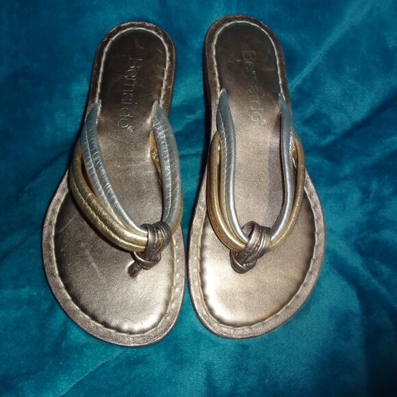 Silver/Gold Bernardo Sandals 7M - Picture 1 of 3